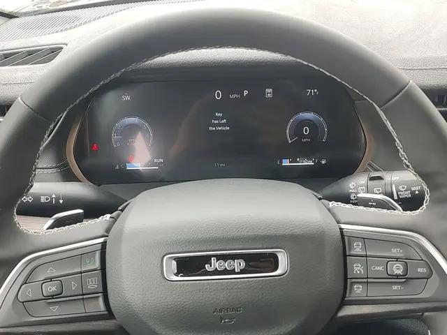 2026 Jeep Grand Cherokee Altitude 4x2