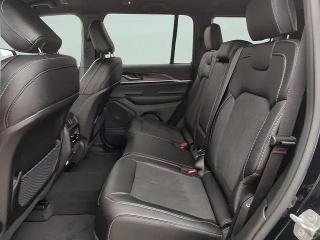 2026 Jeep Grand Cherokee Altitude 4x2