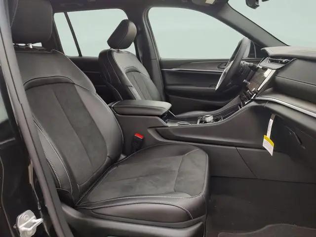 2026 Jeep Grand Cherokee Altitude 4x2