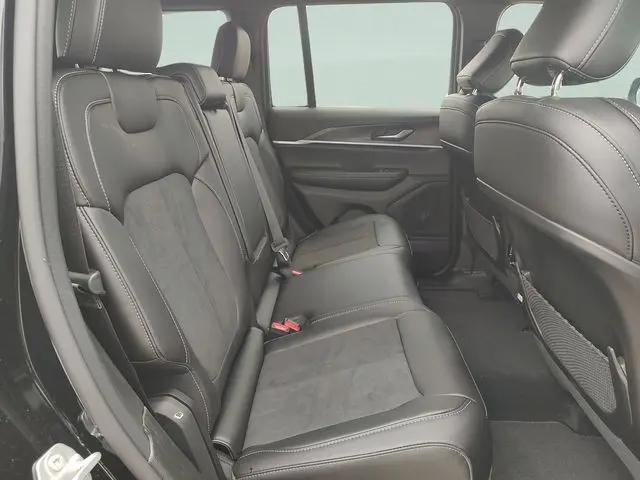 2026 Jeep Grand Cherokee Altitude 4x2