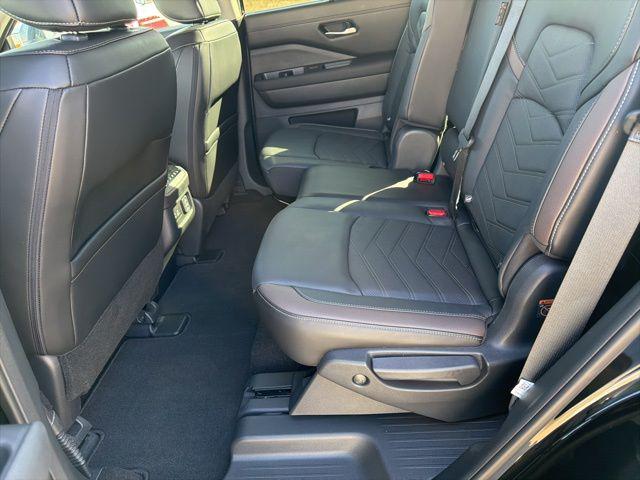 2024 Nissan Pathfinder Platinum 4WD
