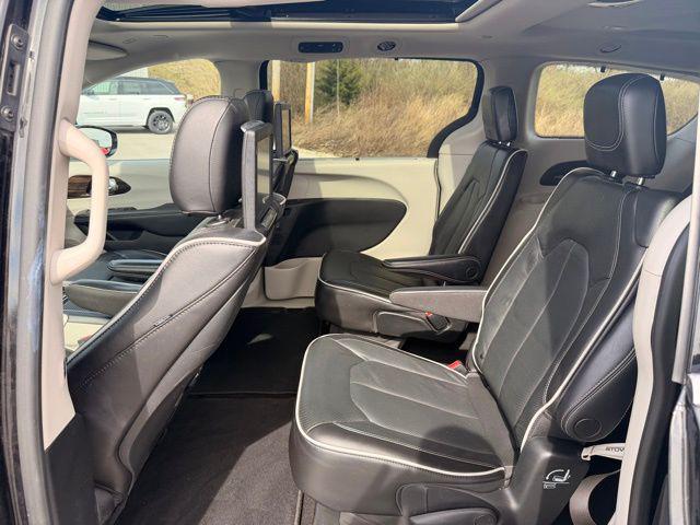 2022 Chrysler Pacifica Limited AWD
