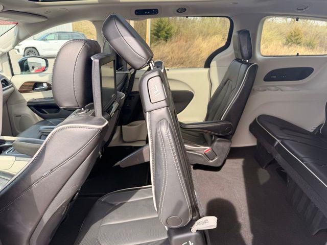 2022 Chrysler Pacifica Limited AWD