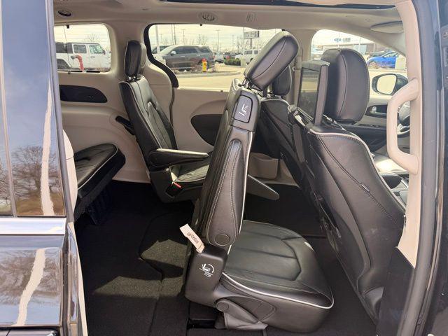 2022 Chrysler Pacifica Limited AWD