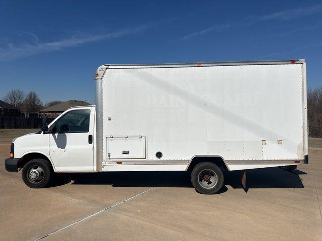 2004 Chevrolet Express Cutaway Base w/C7L/C7N