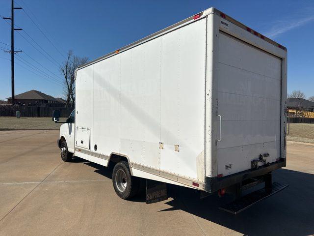 2004 Chevrolet Express Cutaway Base w/C7L/C7N