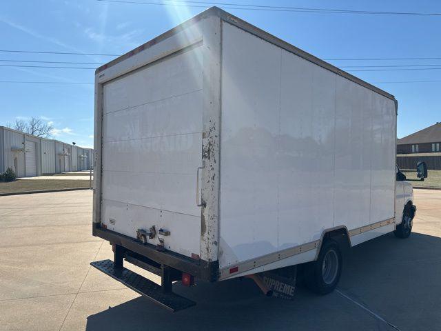 2004 Chevrolet Express Cutaway Base w/C7L/C7N