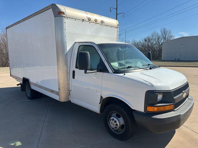 2004 Chevrolet Express Cutaway Base w/C7L/C7N