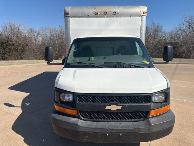 2004 Chevrolet Express Cutaway Base w/C7L/C7N