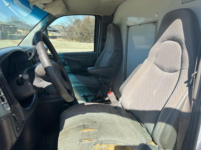 2004 Chevrolet Express Cutaway Base w/C7L/C7N