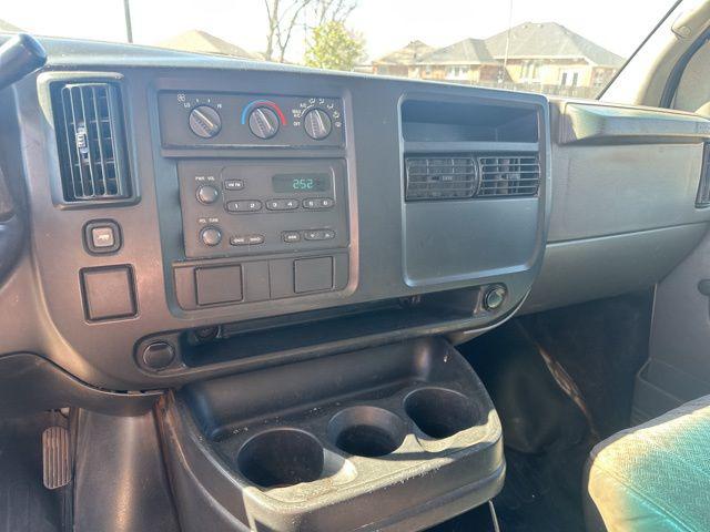 2004 Chevrolet Express Cutaway Base w/C7L/C7N