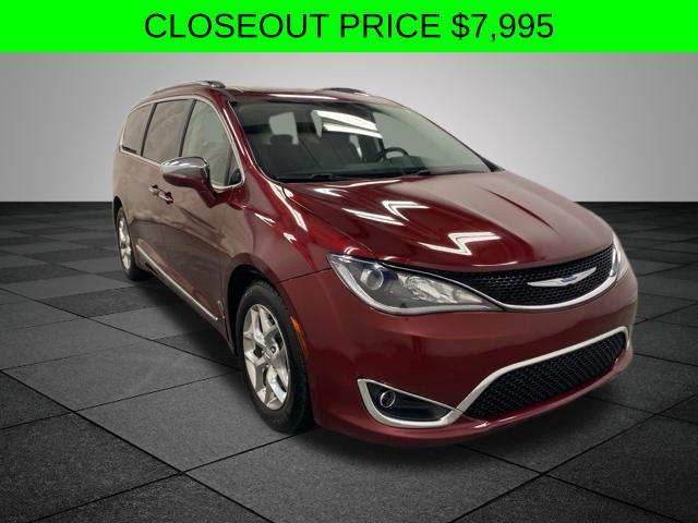 2018 Chrysler Pacifica Limited's photo