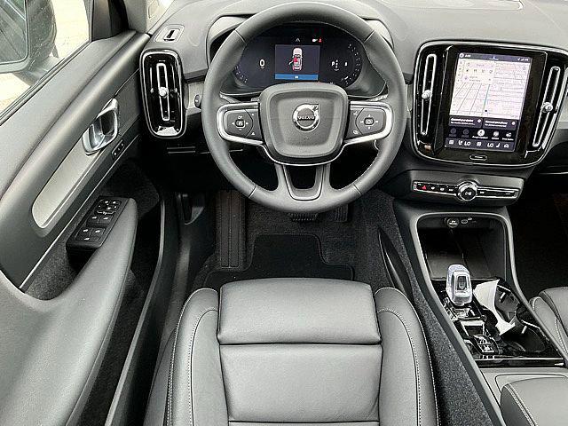 2026 Volvo XC40 Plus, B5 AWD Gas (mild hybrid), Dark