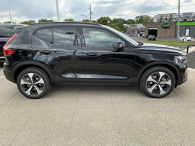 2026 Volvo XC40 Plus, B5 AWD Gas (mild hybrid), Dark