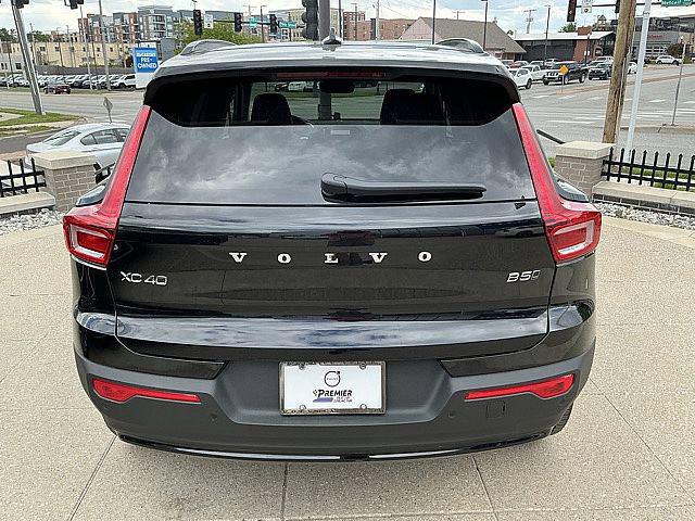 2026 Volvo XC40 Plus, B5 AWD Gas (mild hybrid), Dark