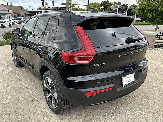 2026 Volvo XC40 Plus, B5 AWD Gas (mild hybrid), Dark