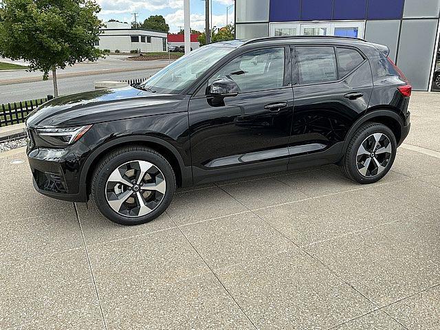 2026 Volvo XC40 Plus, B5 AWD Gas (mild hybrid), Dark