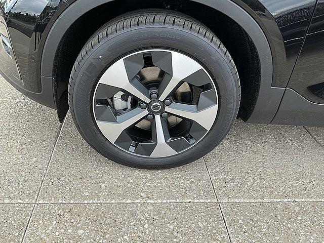 2026 Volvo XC40 Plus, B5 AWD Gas (mild hybrid), Dark