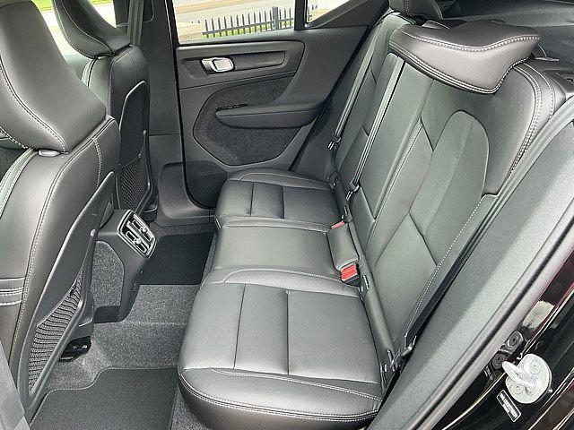 2026 Volvo XC40 Plus, B5 AWD Gas (mild hybrid), Dark
