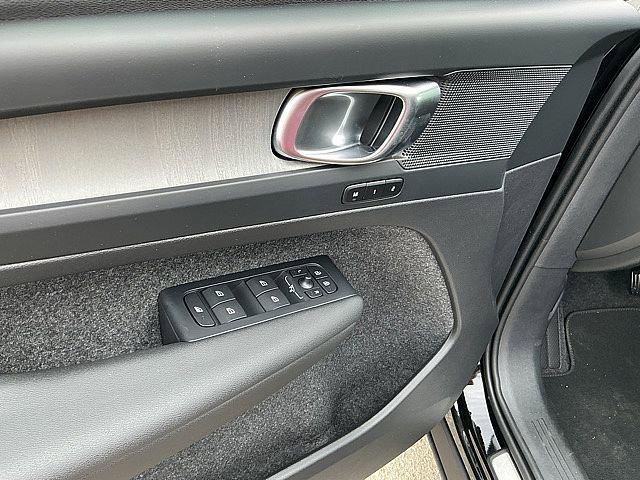 2026 Volvo XC40 Plus, B5 AWD Gas (mild hybrid), Dark