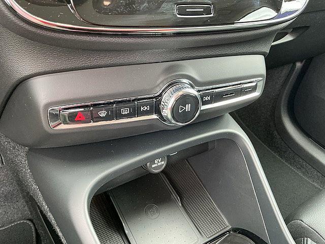 2026 Volvo XC40 Plus, B5 AWD Gas (mild hybrid), Dark