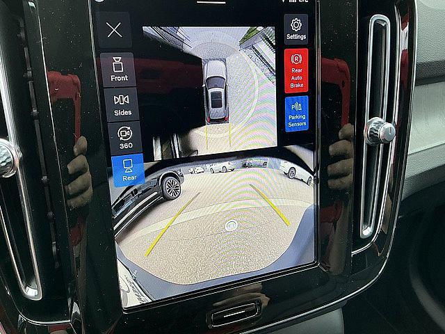 2026 Volvo XC40 Plus, B5 AWD Gas (mild hybrid), Dark