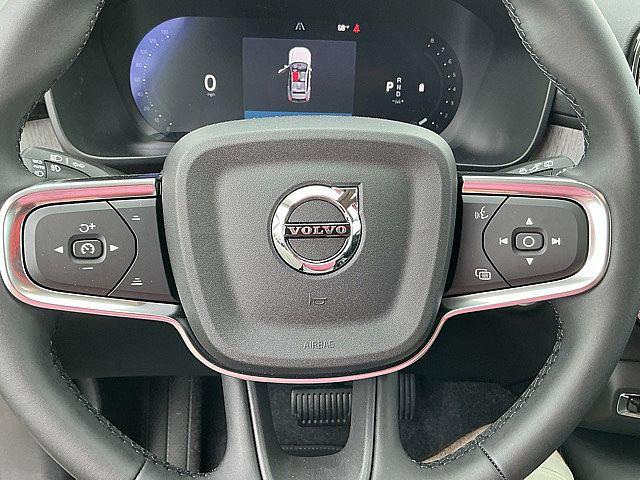 2026 Volvo XC40 Plus, B5 AWD Gas (mild hybrid), Dark