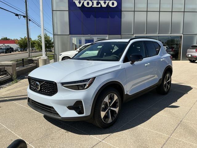 2026 Volvo XC40 Plus, B5 AWD Gas (mild hybrid), Dark for sale in Overland Park, KS
