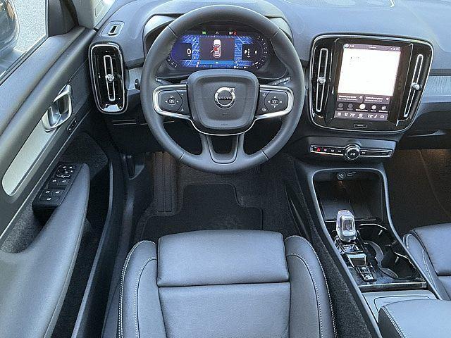 2026 Volvo XC40 Plus, B5 AWD Gas (mild hybrid), Dark