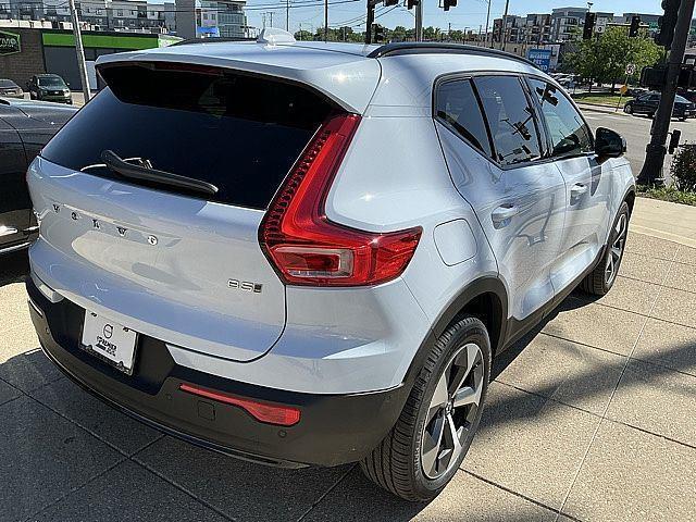2026 Volvo XC40 Plus, B5 AWD Gas (mild hybrid), Dark