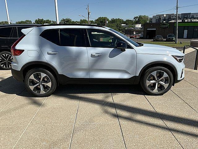2026 Volvo XC40 Plus, B5 AWD Gas (mild hybrid), Dark