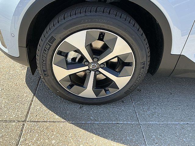 2026 Volvo XC40 Plus, B5 AWD Gas (mild hybrid), Dark