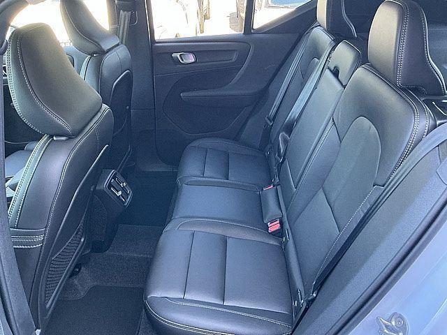 2026 Volvo XC40 Plus, B5 AWD Gas (mild hybrid), Dark