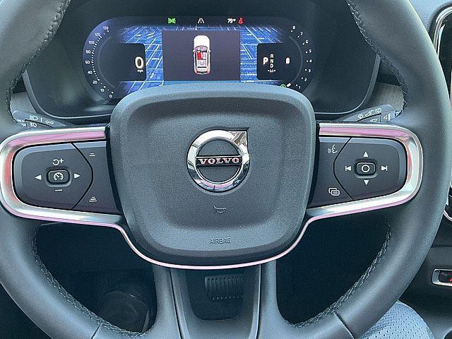 2026 Volvo XC40 Plus, B5 AWD Gas (mild hybrid), Dark