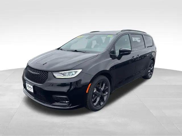 2025 Chrysler Pacifica Limited for sale in Marshfield, WI
