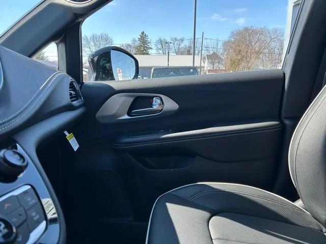 2026 Chrysler Pacifica Limited AWD