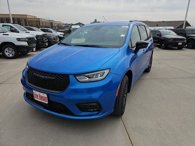 2026 Chrysler Pacifica Limited AWD for sale in Urbandale, IA