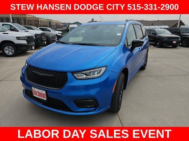 2026 Chrysler Pacifica Limited AWD for sale in Urbandale, IA