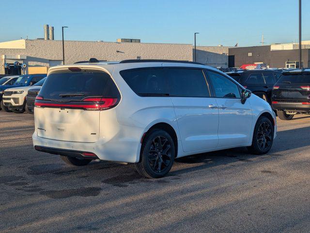 2026 Chrysler Pacifica Select AWD