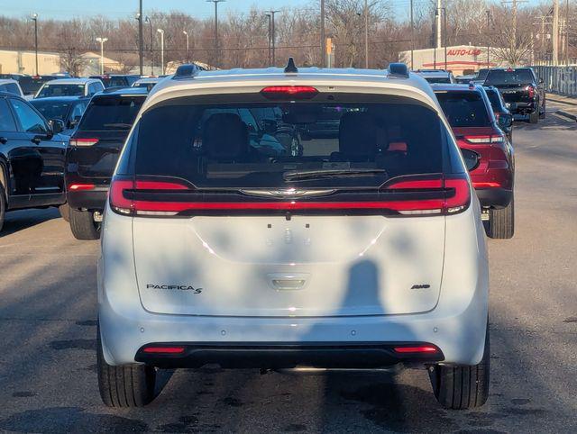 2026 Chrysler Pacifica Select AWD