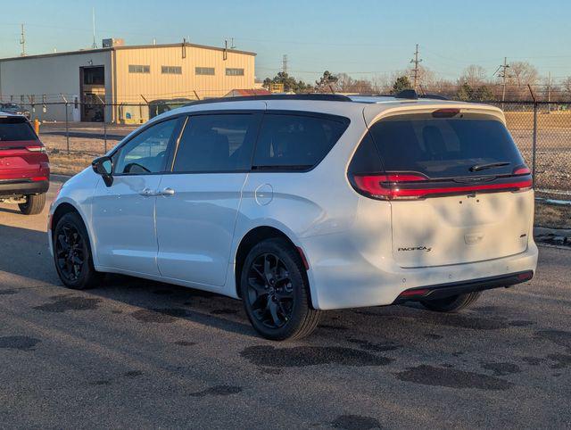 2026 Chrysler Pacifica Select AWD