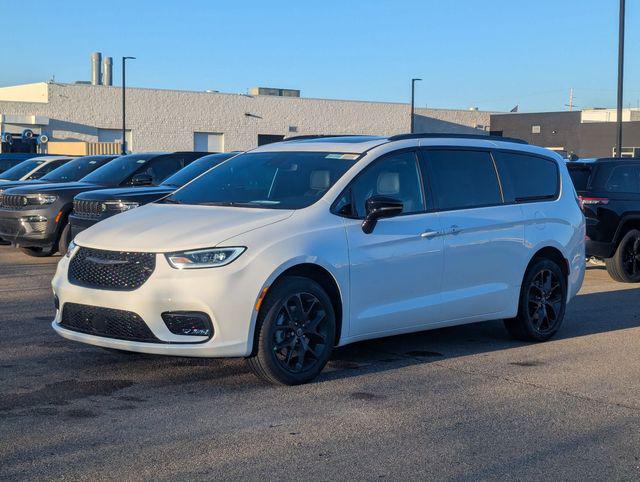 2026 Chrysler Pacifica Select AWD
