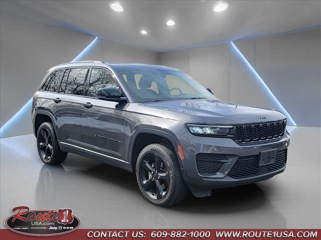 2023 Jeep Grand Cherokee Altitude 4x4 2023 Jeep Grand Cherokee Altitude 4x4