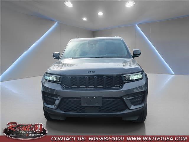2023 Jeep Grand Cherokee Altitude 4x4 2023 Jeep Grand Cherokee Altitude 4x4