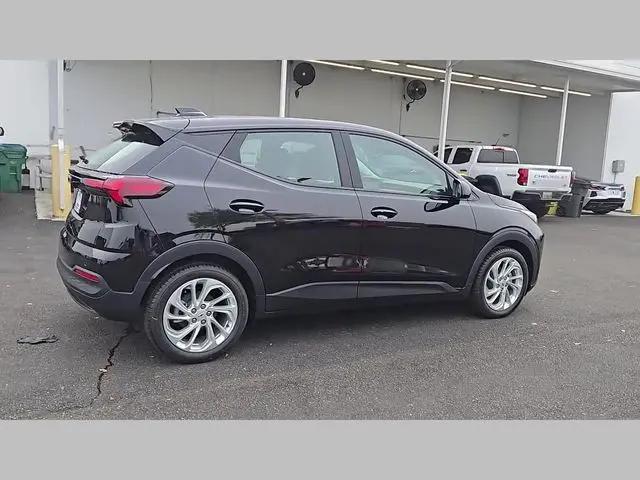 2027 Chevrolet Bolt LT FWD