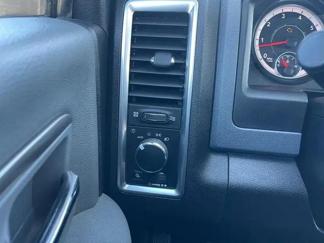 2019 Ram 1500 Classic SLT Crew Cab 4x2 6'4" Box