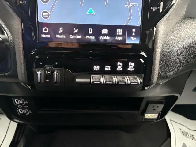 2025 Ram 3500 Tradesman Crew Cab 4x4 6'4" Box