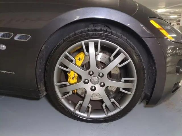 2014 Maserati GranTurismo Standard