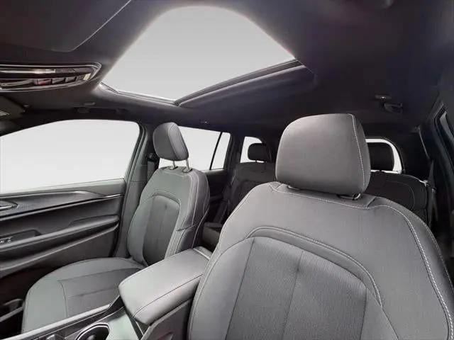 2026 Jeep Grand Cherokee Altitude 4x2