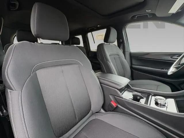 2026 Jeep Grand Cherokee Altitude 4x2